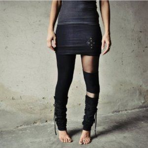 Black elastic skirt with triangle rivets